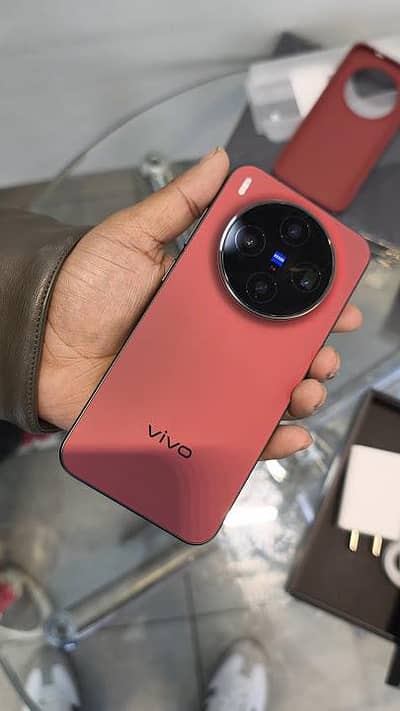 VIVO X300 (Summit Red Edition)