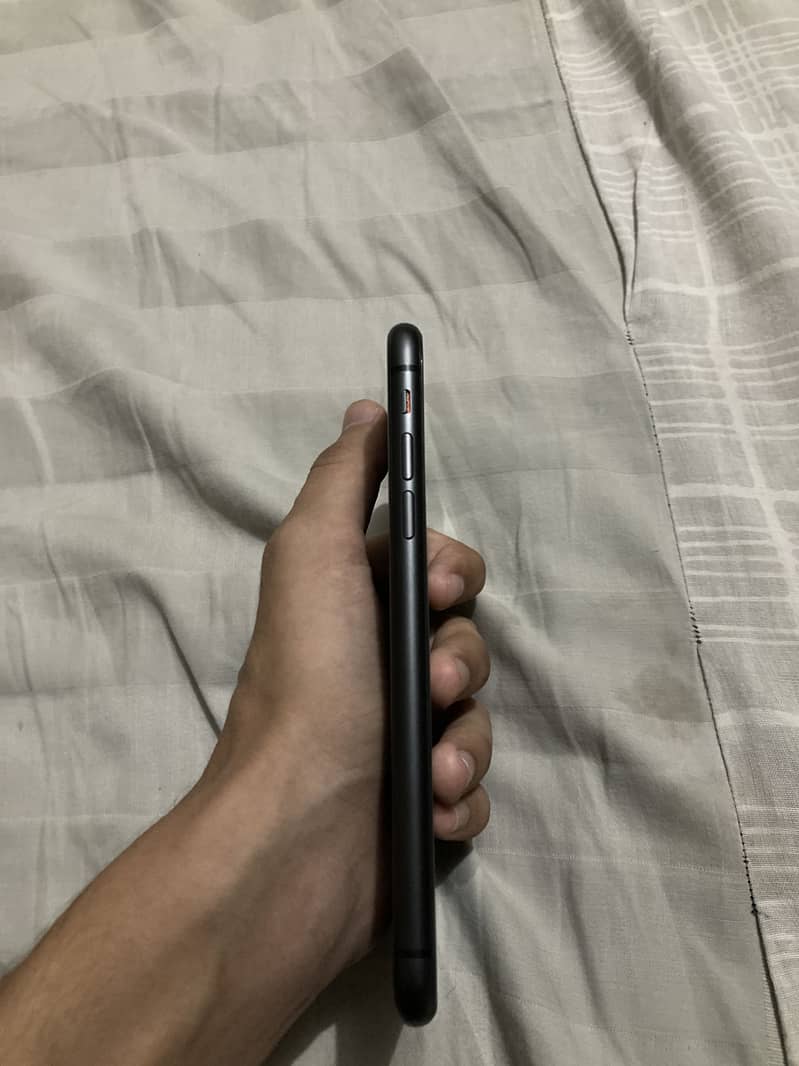 iPhone 11 3