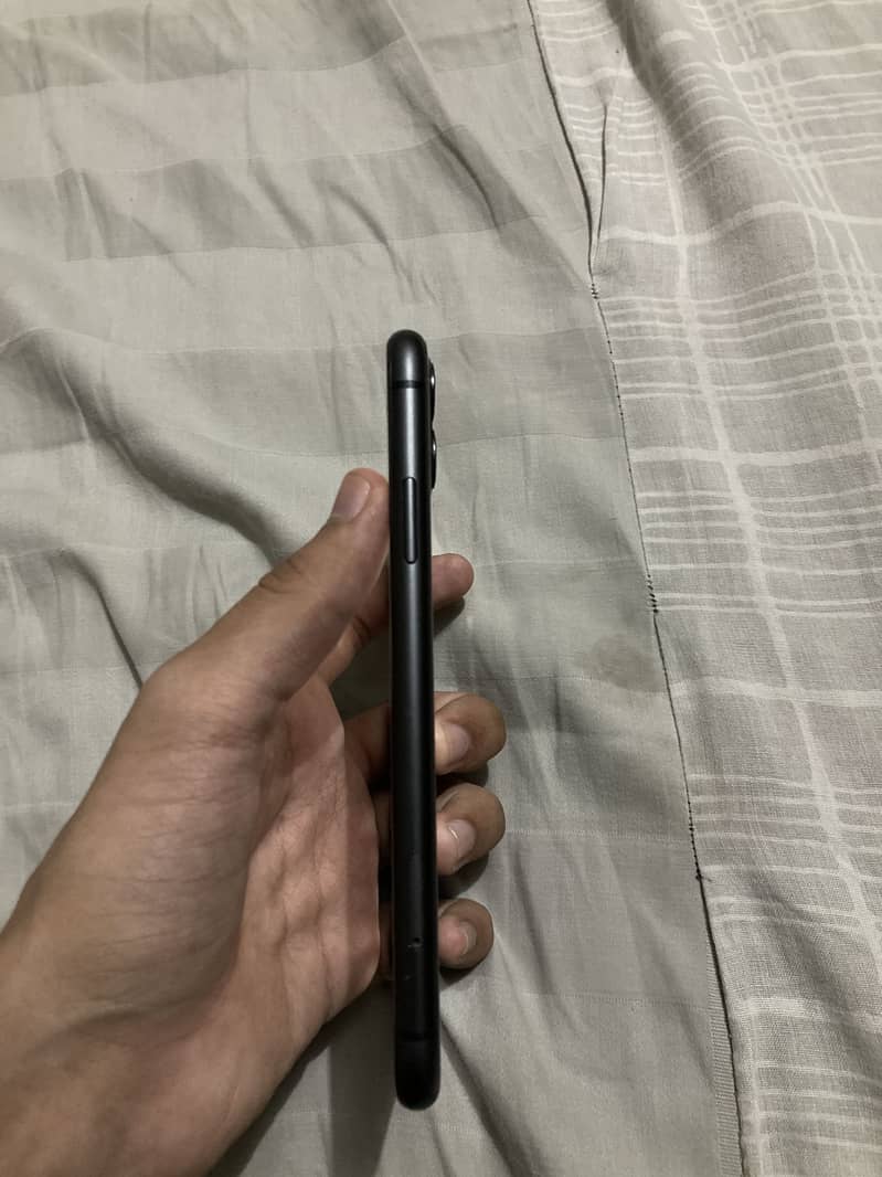 iPhone 11 5