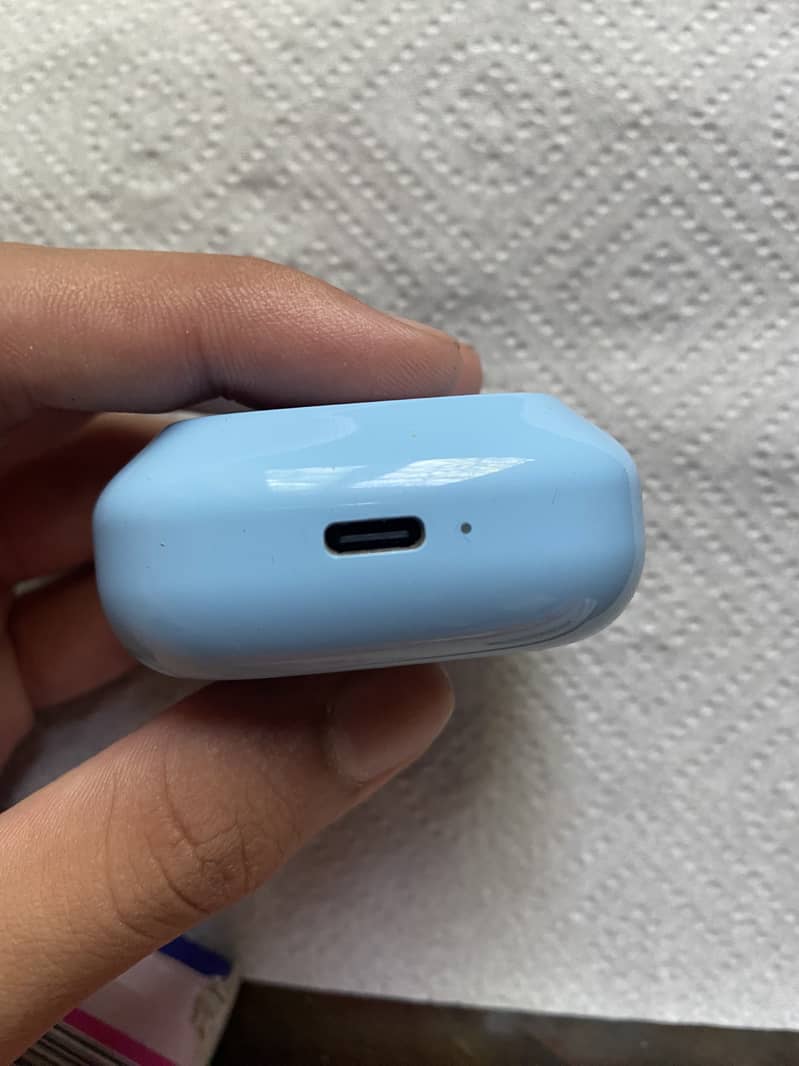 Zero earbuds. 1