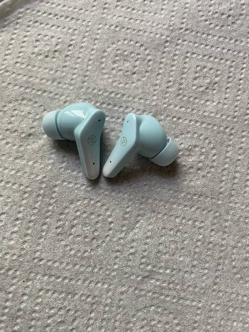Zero earbuds. 4