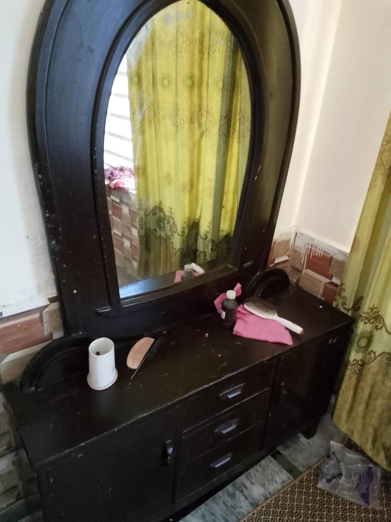 Dressing Table 0