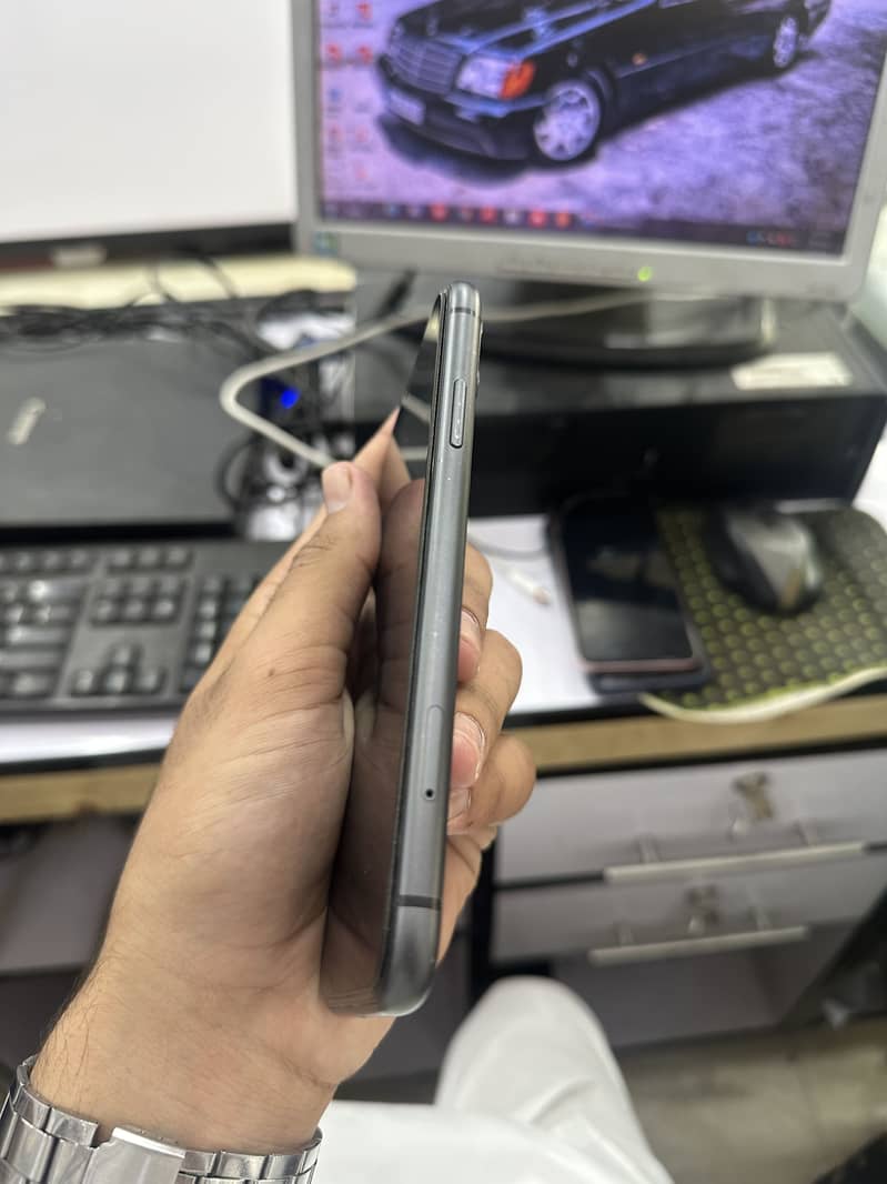Apple iPhone 11 0