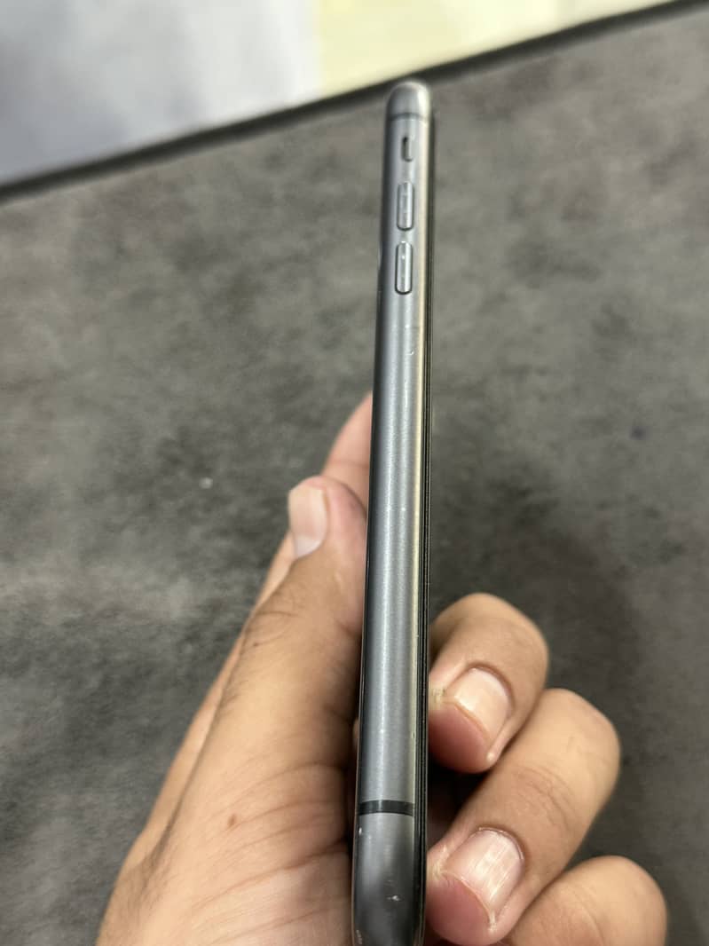 Apple iPhone 11 3