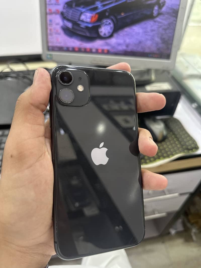 Apple iPhone 11 4