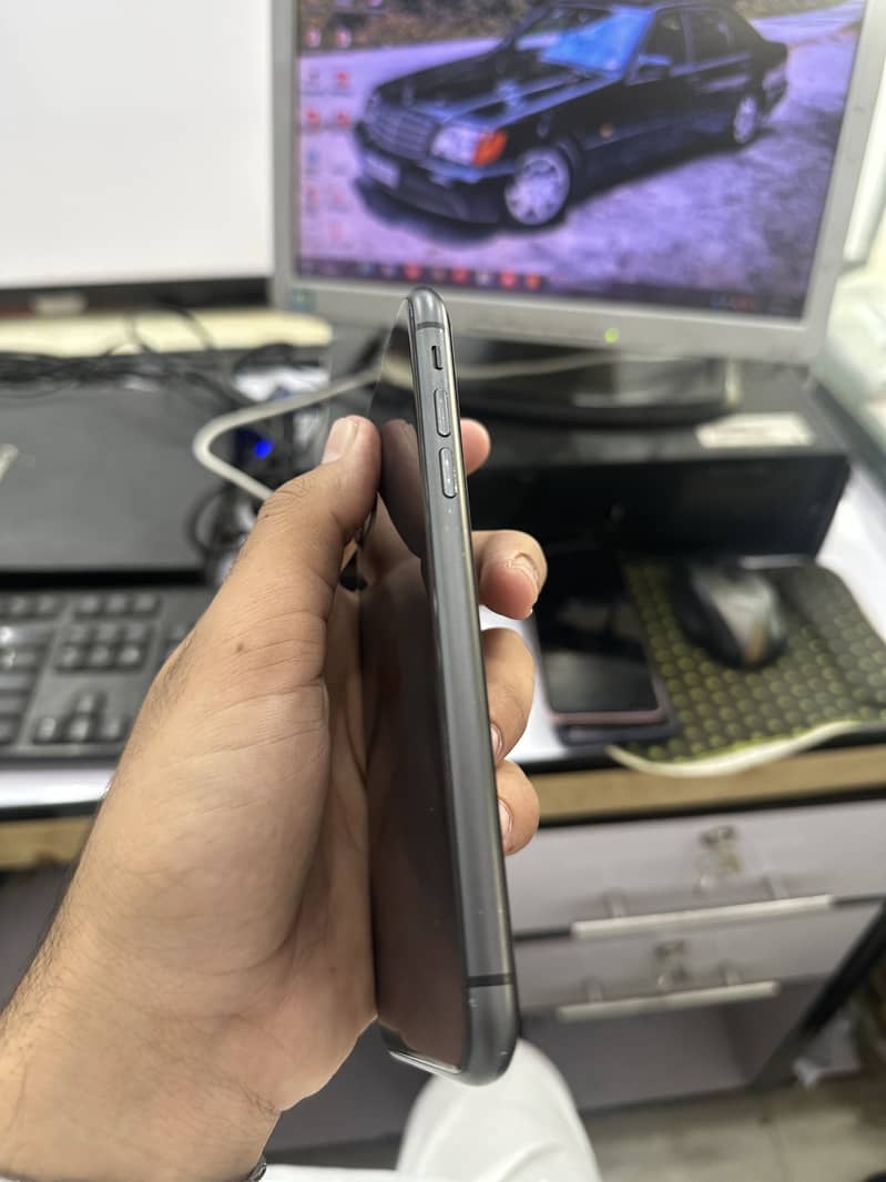 Apple iPhone 11 5