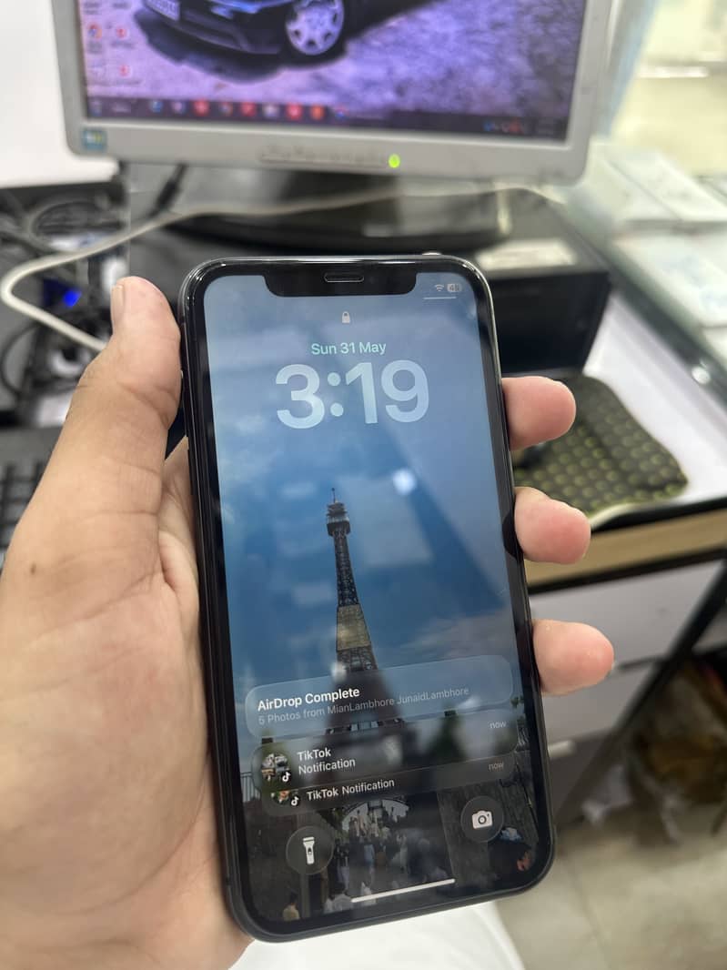 Apple iPhone 11 8