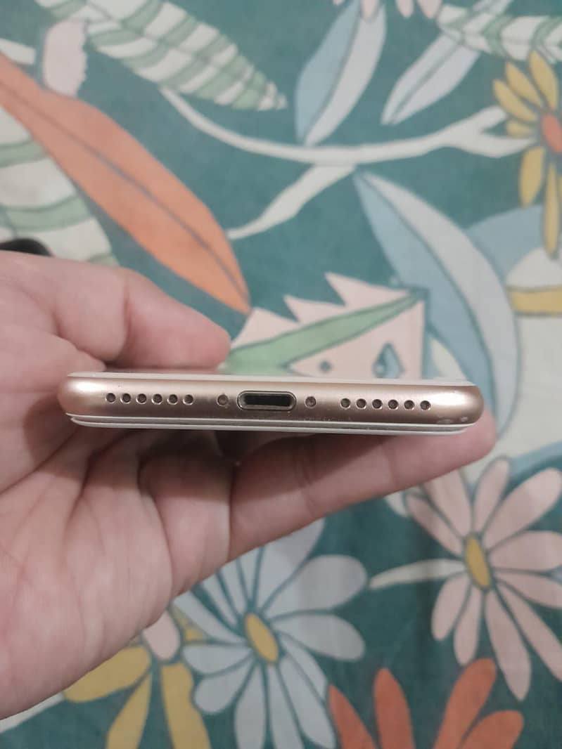 Apple iPhone 8 7
