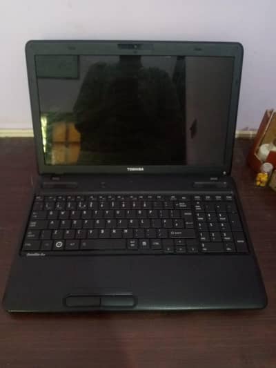 Toshiba satellite laptop new condition me hai