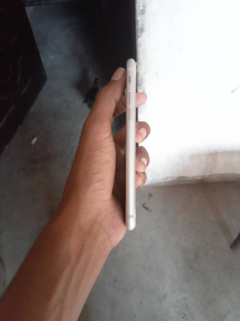 Apple iPhone 7 1