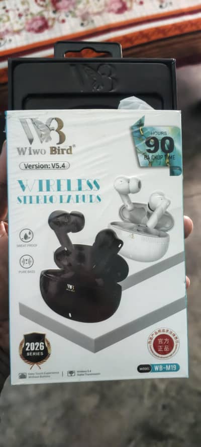 WB M19 earbuds new condition