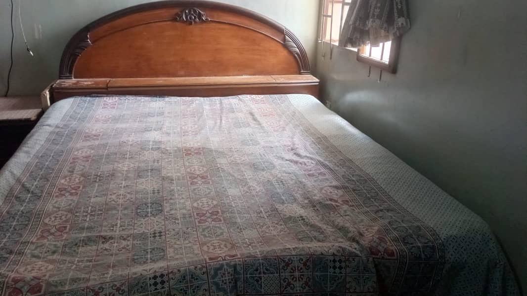 king size bed 0