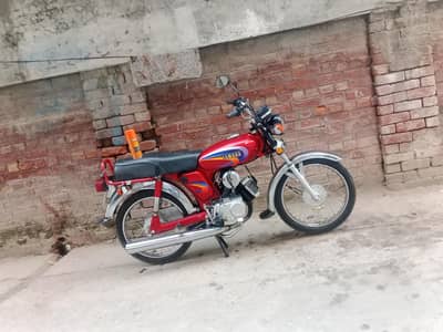 YAMAHA MOTORBIKE FOR SELL 2005 MODEL