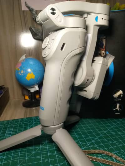 Tokqi M01 3 Axis Gimbal stabilizer