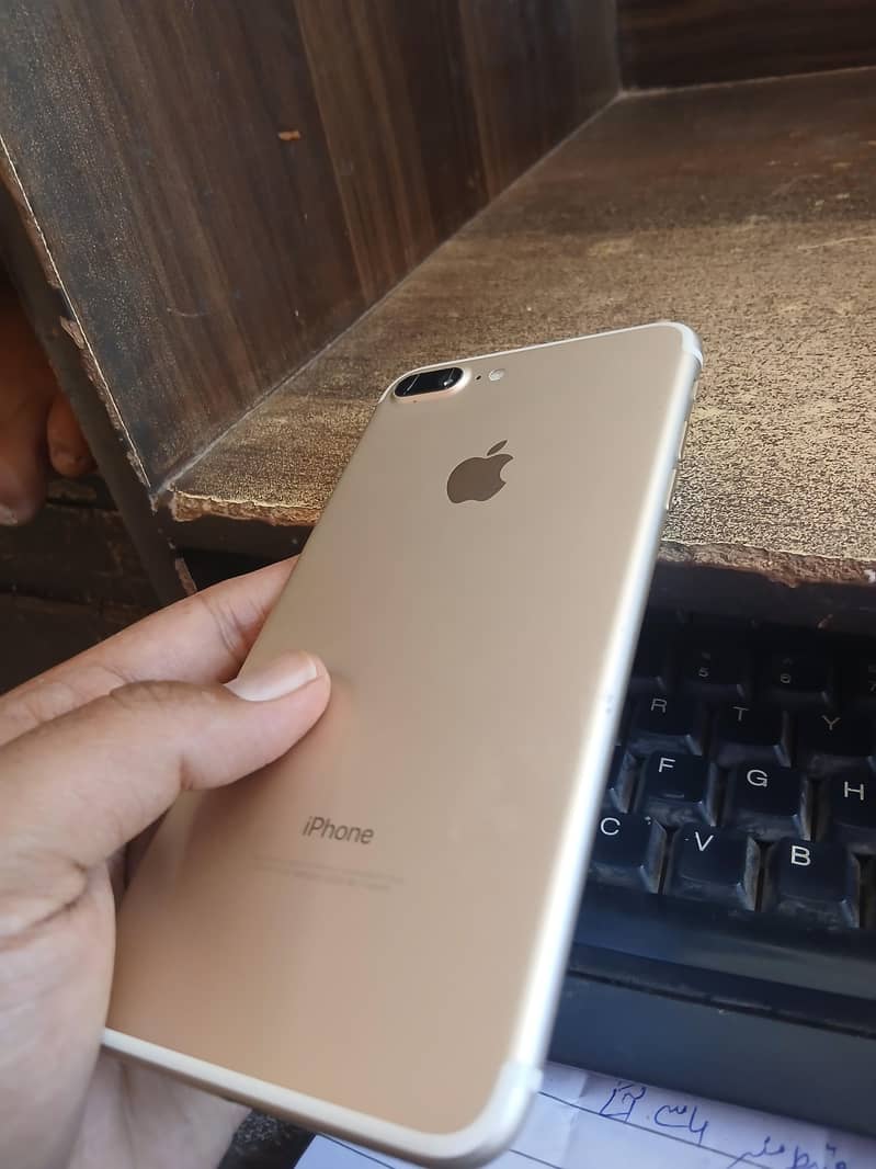 Apple iPhone 7 Plus 6