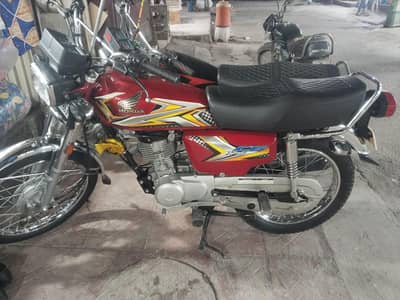 Honda CG 125 2025 model for sale just like new