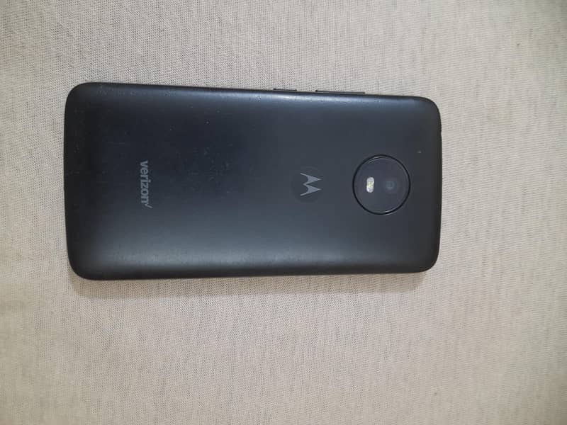 Moto E4 1