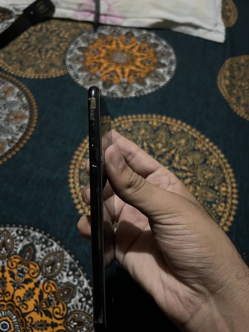 Apple iPhone 7 Plus 2