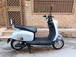Evee  electric scooty 2200km cahli ha