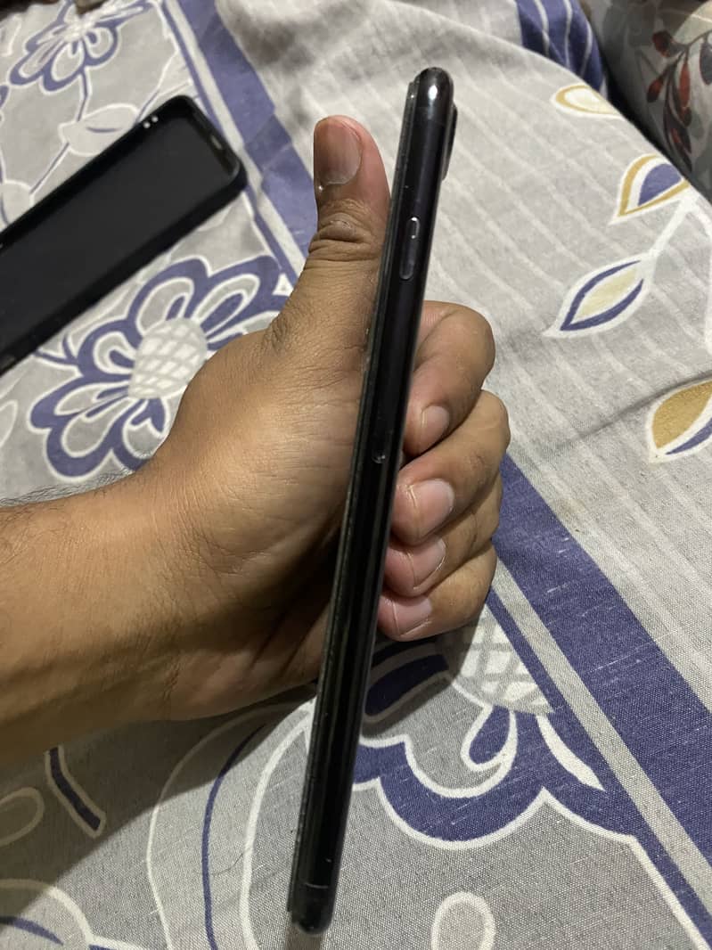 Apple iPhone 7 Plus 3