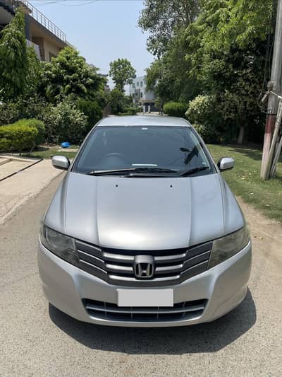 Honda City i-VTEC Silver – Excellent Fuel Average