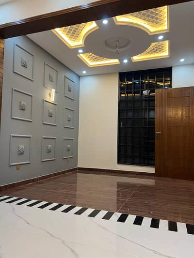 5 MARLA LIKE BRAND NEW HOUSE WITH GAS FOR SALE IN NASHEMAN E IQBAL PHASE 2 COLLEGE ROAD LAHORE