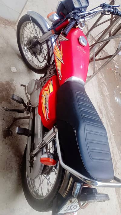 zero e chellan Red colour good condition 10/8 totel genioion