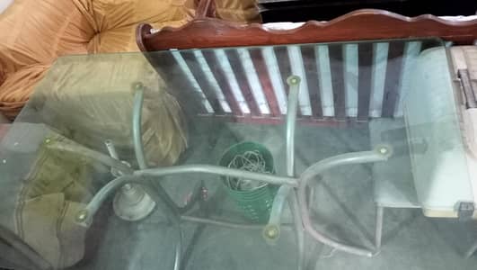 glass dining table good condition