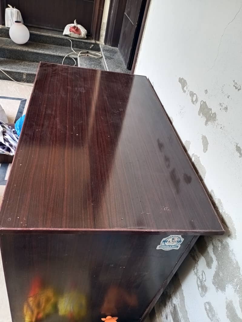 Computer table 1