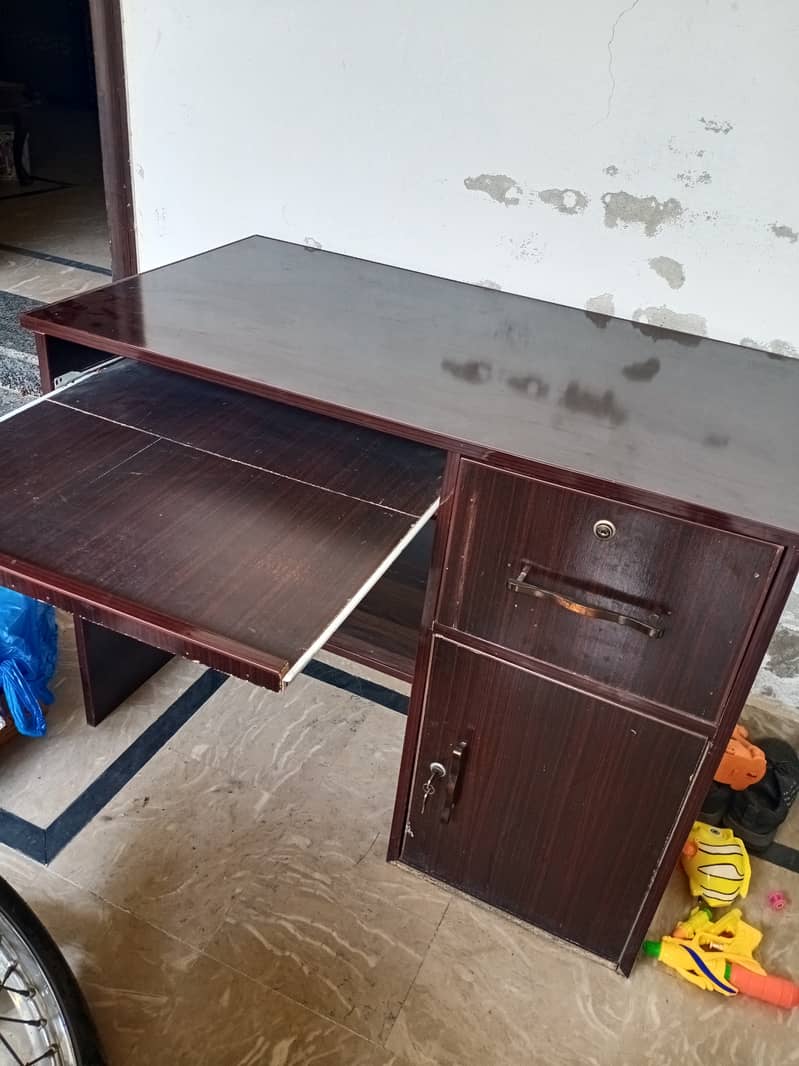 Computer table 3