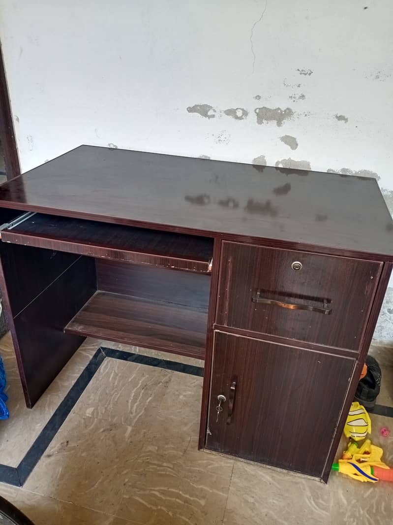 Computer table 4