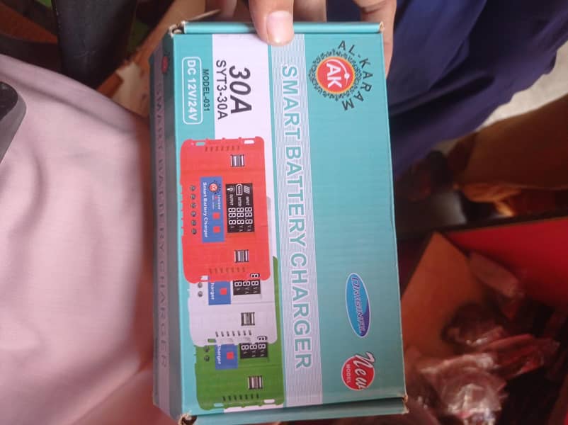 30amp solqr charge controller 1
