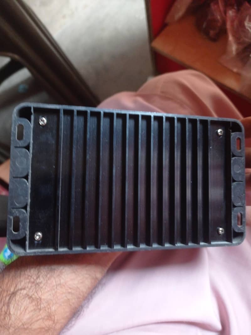 30amp solqr charge controller 2