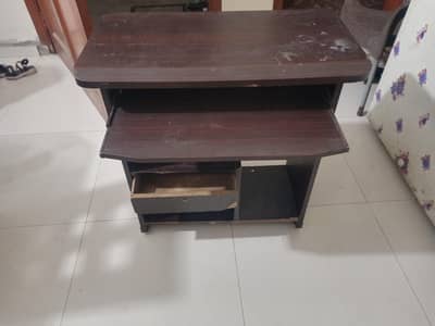 Computer table
