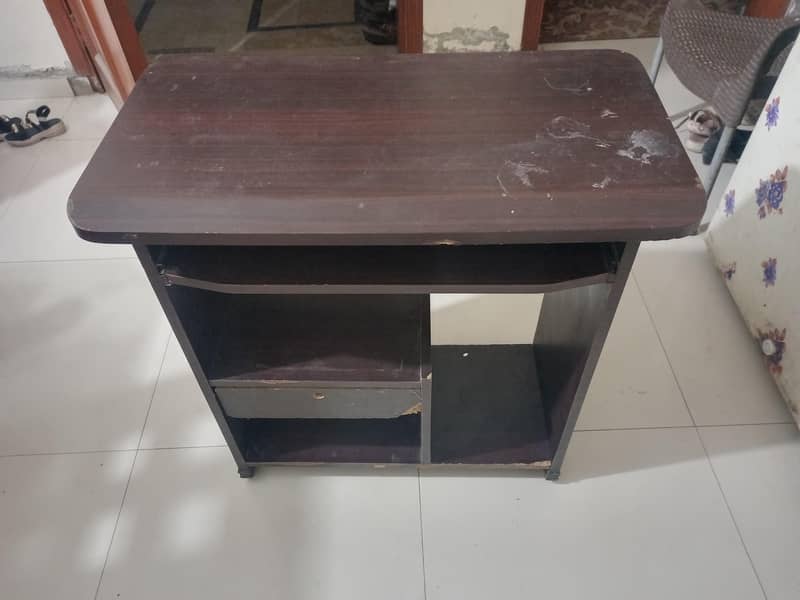 Computer table 1