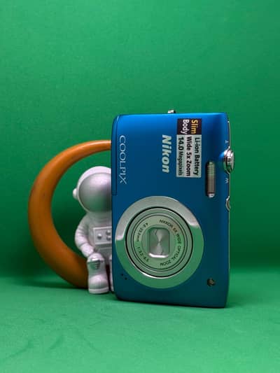 Nikon Coolpix S2600 Blue Black | 5x Optical Zoom | Slim Digital Camera