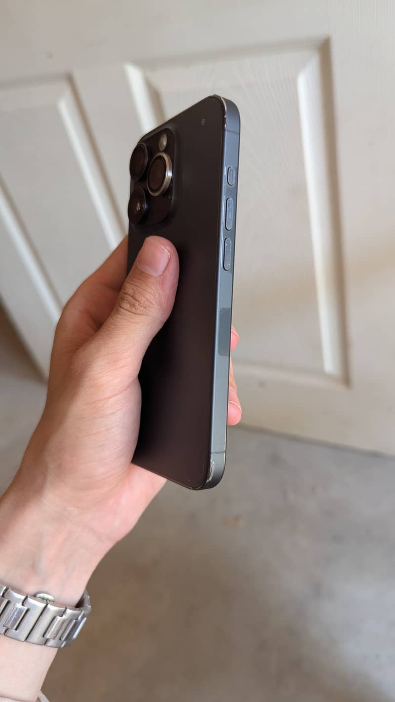 Apple iPhone 15 Pro 2