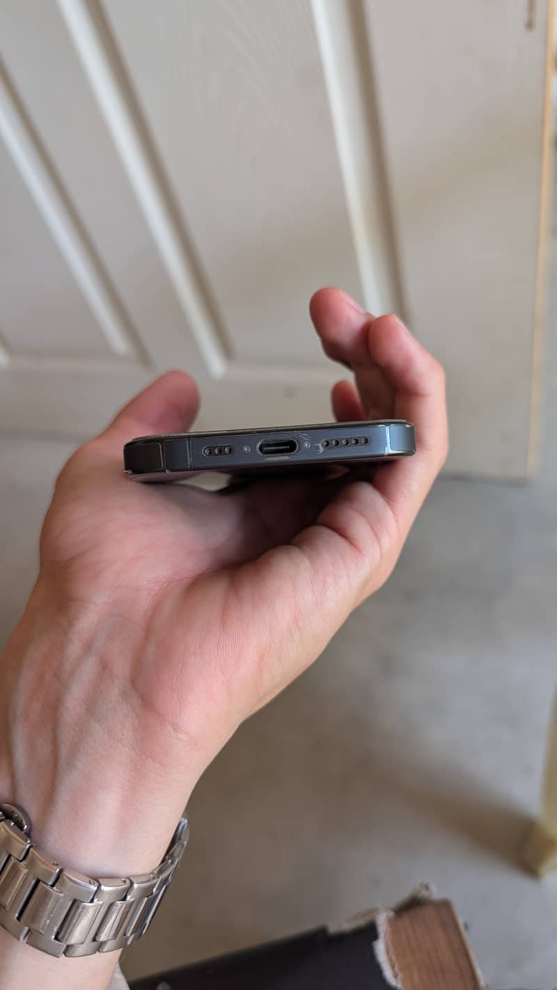 Apple iPhone 15 Pro 3