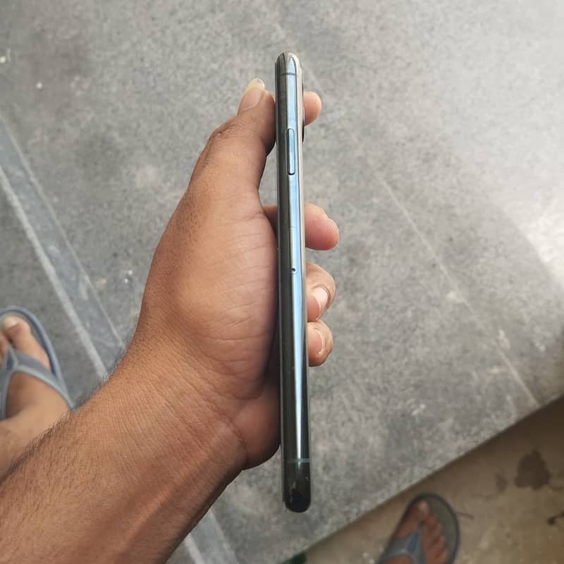 Apple iPhone 11 Pro Max 0