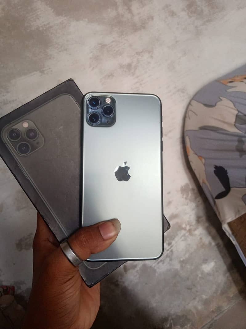 Apple iPhone 11 Pro Max 4