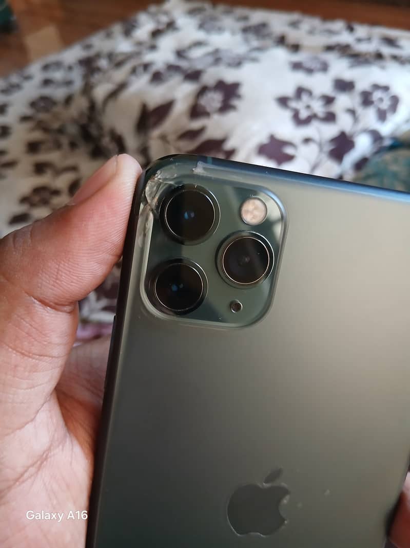 Apple iPhone 11 Pro Max 4