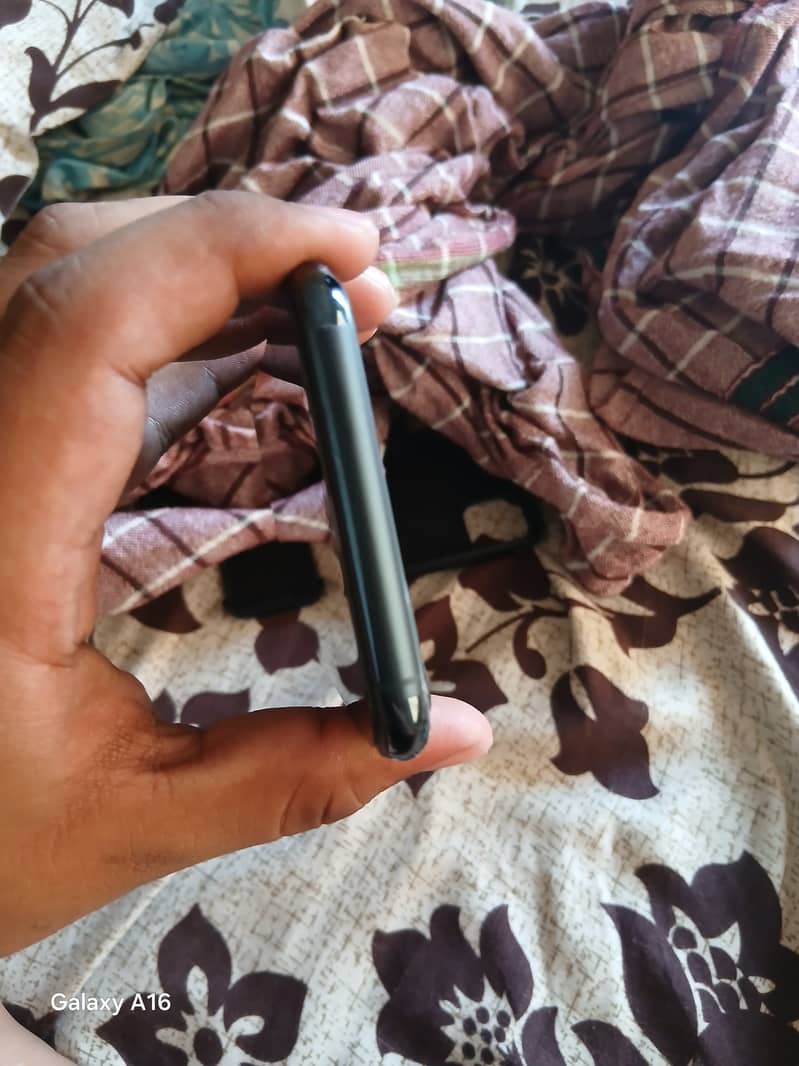 Apple iPhone 11 Pro Max 6