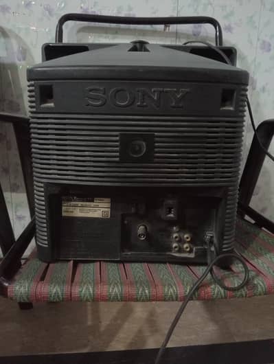 TV    brand sony 17 / 18 inch size Malaysian set