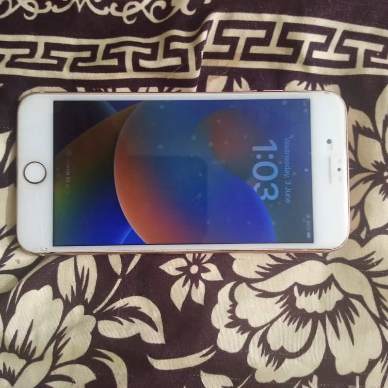 Apple iPhone 8 Plus 1