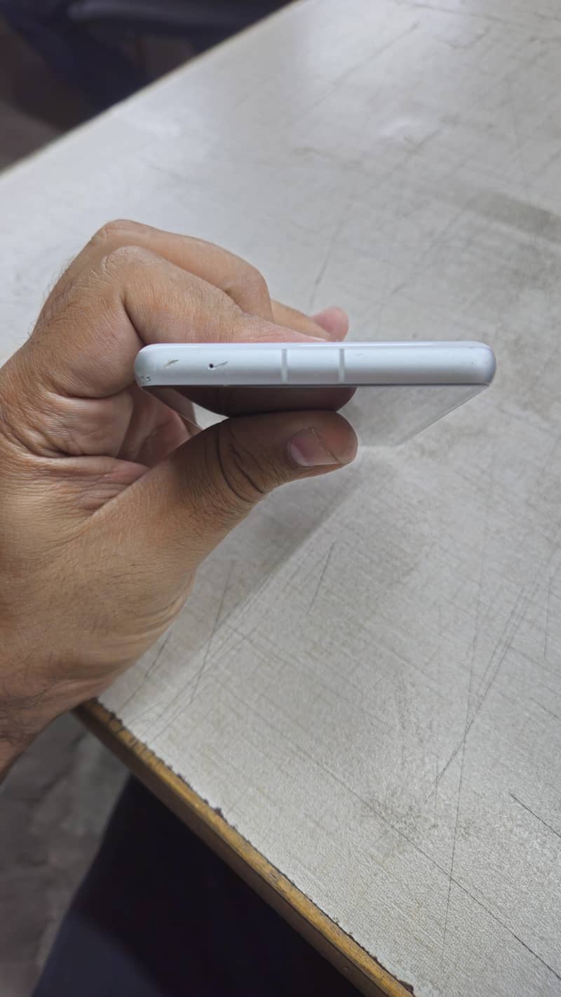 Google Pixel 7a 4