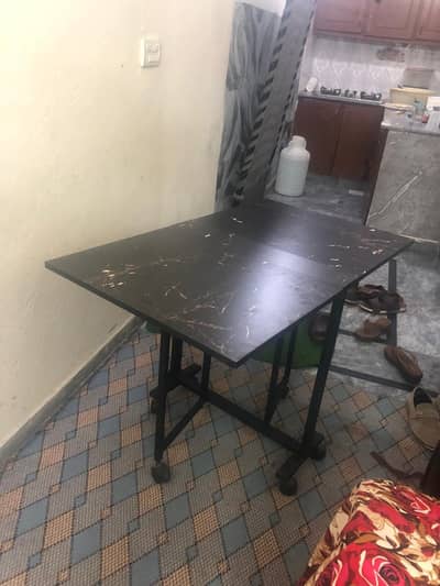 modran folding table black color