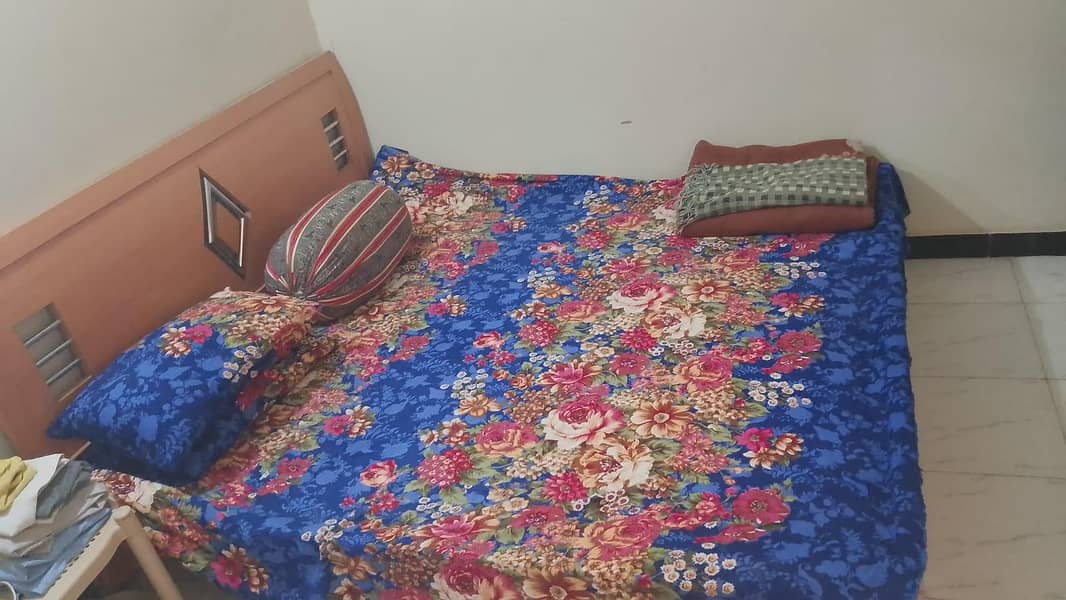 Bed and dressing 4