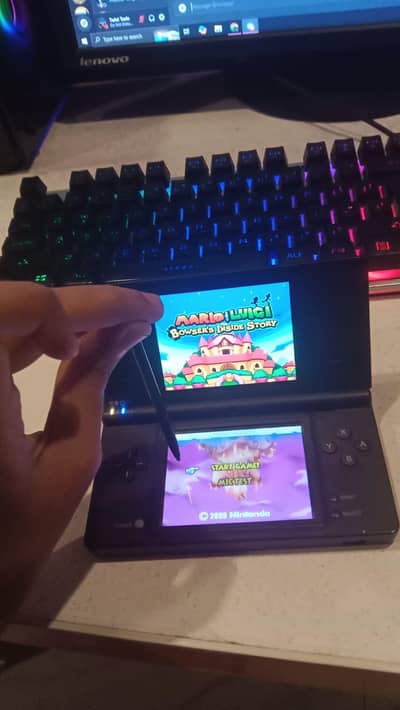 Nintendo DSi - no issue with games and stylus and a charger