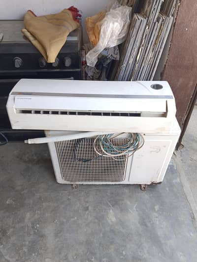 Dawlance non inverter Ac for sale 1 ton bilkul ok halat hi iske