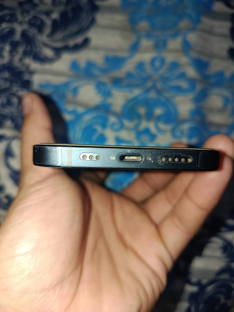 Apple iPhone 13 5